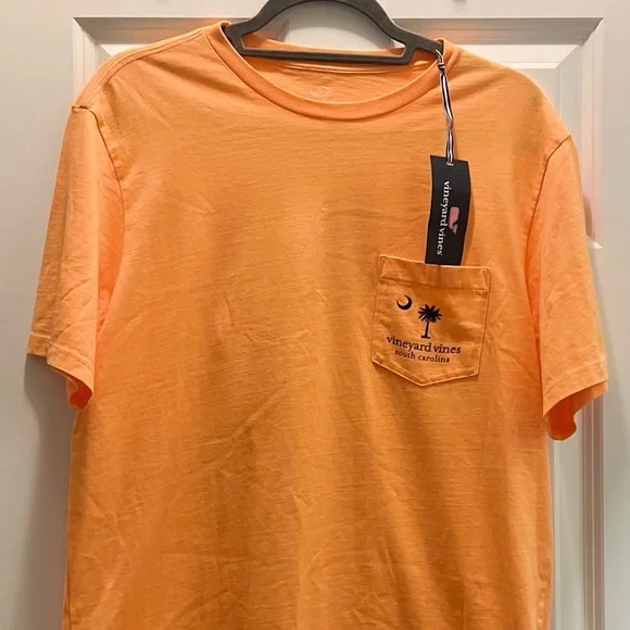 NWT Vineyard Vines South Carolina Beach Signs
Short Sleeve T-Shirt - Picture 8 of 11